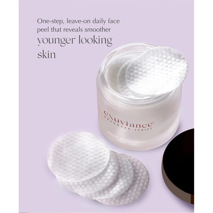Exuviance Daily Resurfacing Peel 58 ml kuorintalaput huurteisessa purkissa silottavat ihoa ja luovat nuorekasta hehkua.