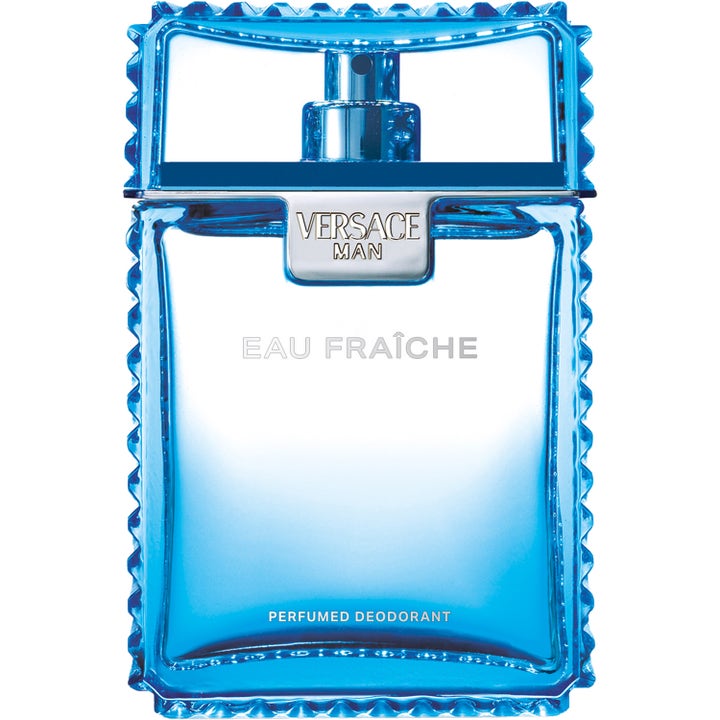 Versace Man Eau Fraîche deodorantti antaa raikkauden sinisessä lasipullossa jossa on koristeelliset sahalaitaiset reunat.