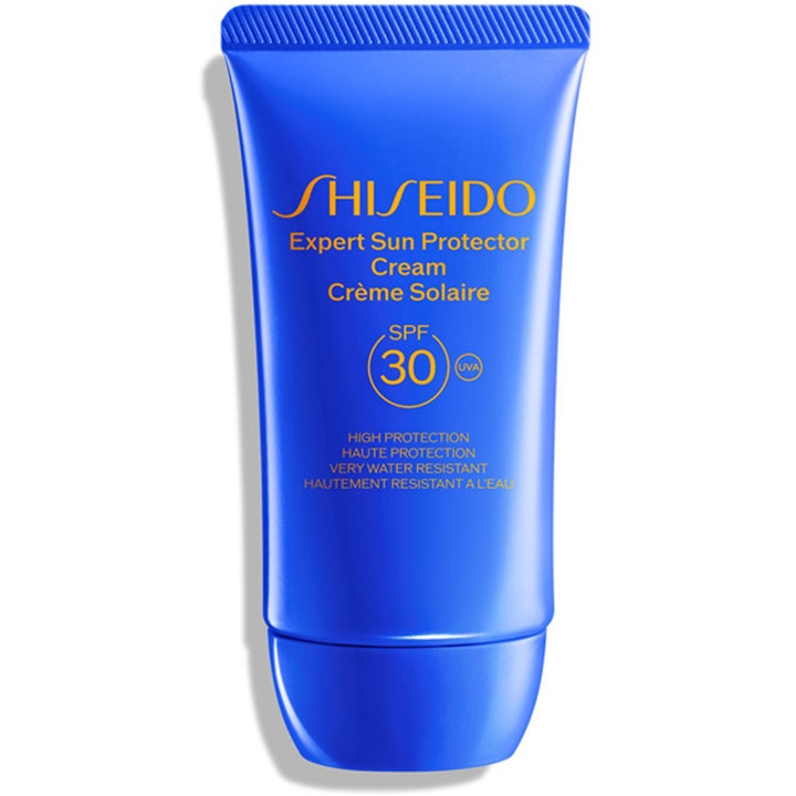 Shiseido Expert Sun Protector Cream SPF 30 aurinkovoide antaa korkean suojan sinisessä tuubissa.