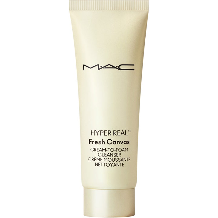 MAC Hyper Real Fresh Canvas Cream-to-Foam Cleanser 125 ml puhdistusvoide puhdistaa ihon vaaleassa helmiäistuubissa