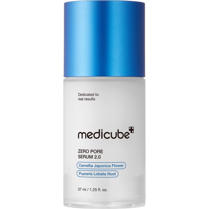 Medicube Zero Pore Serum 2.0 37 ml ihohuokosia supistava kasvoseerumi valkoisessa pullossa sinisellä korkilla