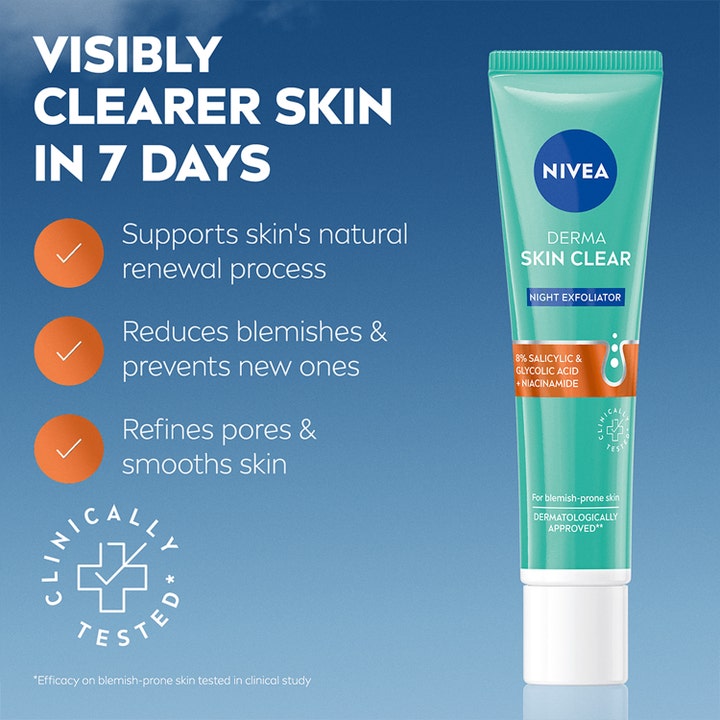 NIVEA Derma Skin Clear Night Exfoliator 40 ml kuoriva yövoide vähentää epäpuhtauksia ja uudistaa ihoa vihreässä tuubissa.