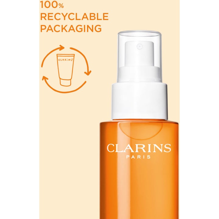 Clarins Glowing Sun Care Mist SPF50+ 150 ml aurinkosuojasuihke 100% kierrätettävässä oranssissa pullossa.