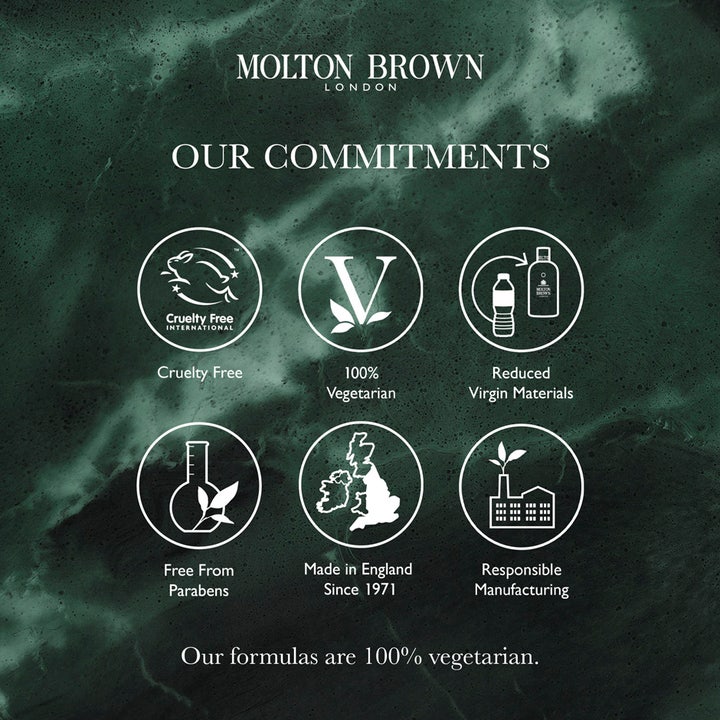 Molton Brown Hand Quad 400 ml käsihoitosetti ja sen vastuullisuusarvot kuten Cruelty Free ja 100% Vegetarian ikonein.