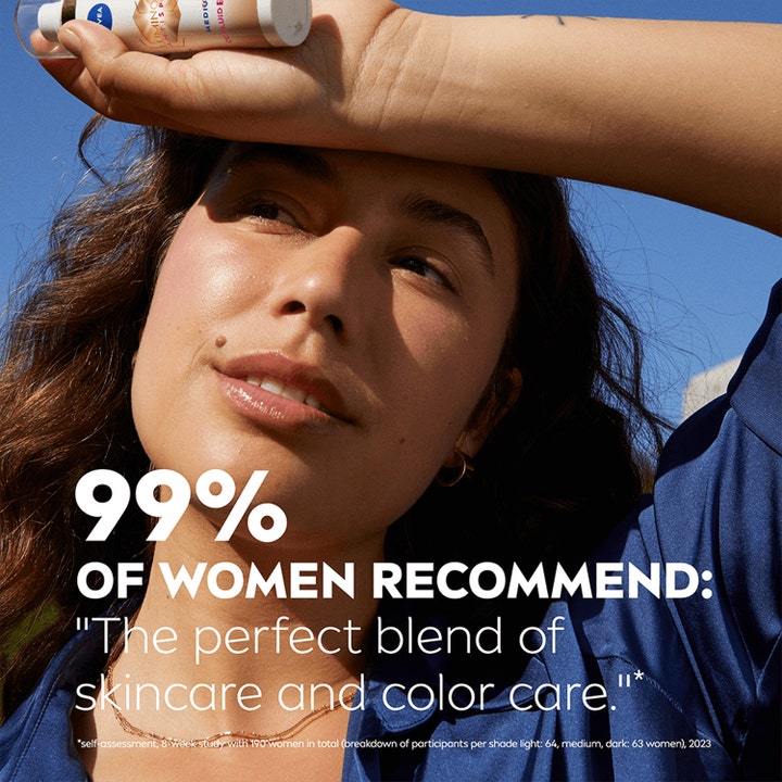 NIVEA Luminous 630 CC Fluid 40 ml tasoittaa ihoa ja nainen pitelee tuotetta auringonpaisteessa.