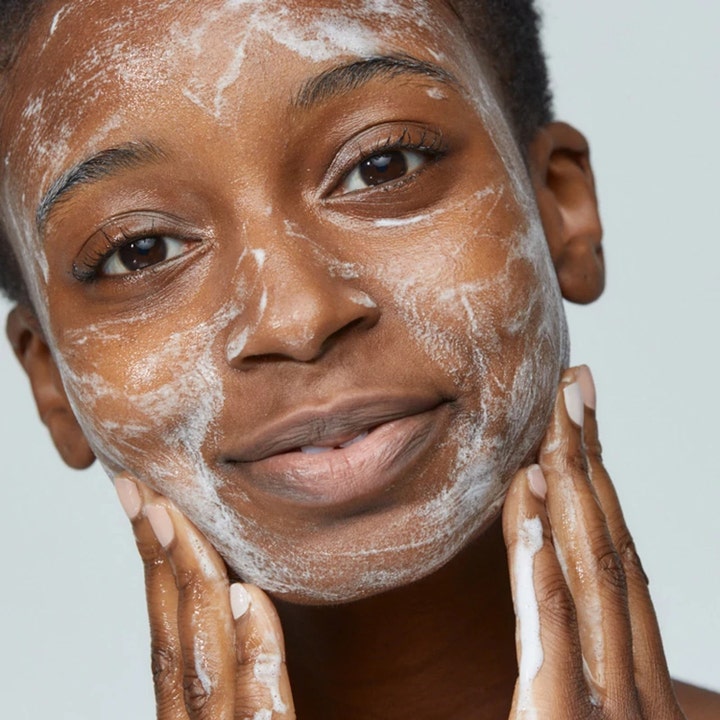 Dermalogica Special Cleansing Gel 50 ml syväpuhdistava puhdistusgeeli vaahtoutuu iholla puhdistaen hellävaraisesti.