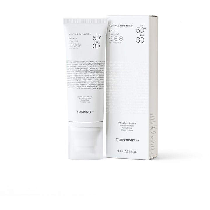 Niche Beauty Lab Transparent Lab Lightweight Sunscreen SPF50+ 100 ml aurinkovoide valkoisessa tuubissa ja pakkauksessa.