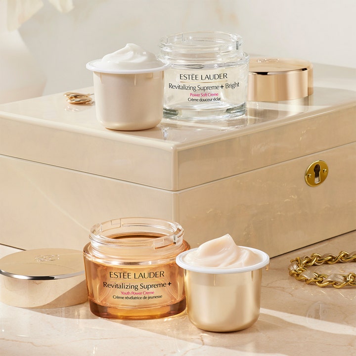 Estée Lauder Revitalizing Supreme+ Youth Power Creme 50 ml täyteläinen kasvovoide kultaisessa purkissa ja vaihtopakkaus.