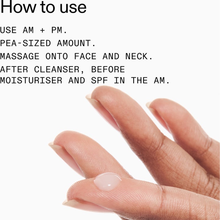 The INKEY List Polyglutamic Acid Serum 30 ml kosteuttava seerumi käyttöohjeet ja herneen kokoinen pisara sormella.